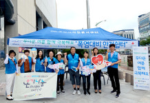 군산자봉센터, 폭염 속 무료 생수 나눔