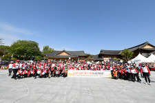 두바퀴로 시내 달리며 남원 알려