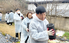 군산교육청, 대야면 난방 취약 가구 연탄 나눔 훈훈