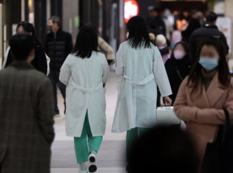 경찰청 “현장복귀 전공의 명단 공유는 ‘범죄’…구속 수사 추진”