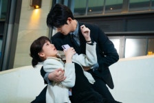 “신데렐라가 되기를 거부하는 신데렐라”