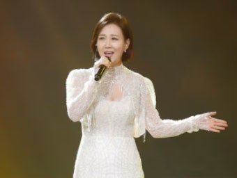 '립싱크 논란' 장윤정, 행사장서 폭풍 라이브