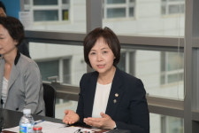 이의경 처장, AI 의료기기 업체 현장 가다