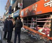 최광훈 대약회장, 강릉중앙시장 인근 화재피해 약국 방문