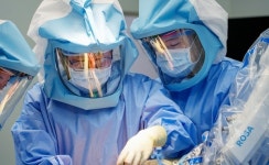 저스트병원 인공관절 로봇 이용 대퇴골 교정술 세계 최초 성공