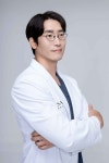 신상성형외과 이영재 원장 페이스 리프팅 보고서 안면거상 부문 집필