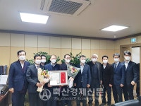 속초양양축협조합장 축산 선진화 대통령상 수상