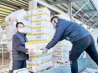 충주축협 양봉조합원에 소초광 전달