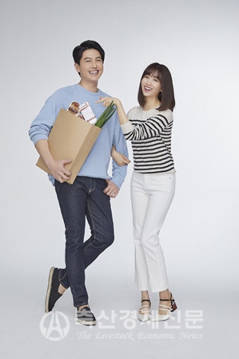 류수영·박하선 부부 도드람 홍보 재계약
