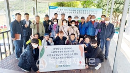여수축협 보행보조차·축산물 증정