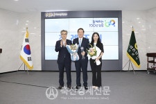 춘천철원화천양구축협 금융자산 1조원 달성탑 수상