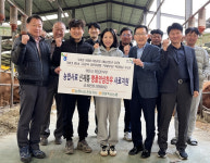 농협사료 충청지사, 새농민상 농가에 사료 지원