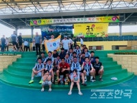 [포토] 신안군, 전남도지사기 생활체육 축구대제전 2연패 달성