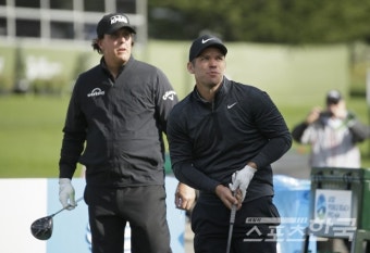 [PGA] 김시우, AT&T프로암 공동 4위…기상악화로 선두권 2~3홀 남겨두고 일몰 중단