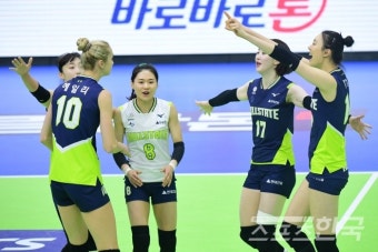 현대건설, 5세트 혈투끝에 흥국생명잡고 선두 굳혀...
