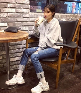 '이광수' 이선빈, 캐쥬얼한 의상으로 귀여운 매력 가득
