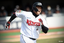 정규시즌 개막 코앞인데… kt위즈 강백호, 발가락 부상 이탈
