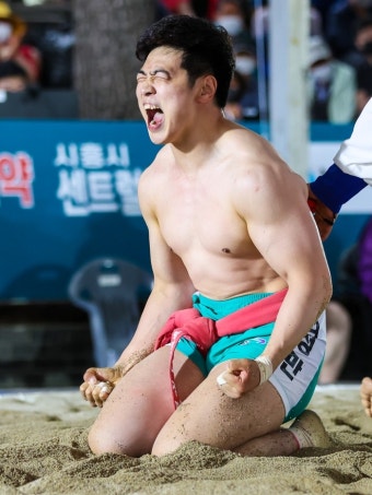 영암군민속씨름단 최정만 장사, '강릉 단오장사씨름대회' 금강장사 등극