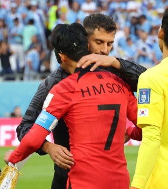 손흥민, 시즌아웃 된 벤탄쿠르 위로…