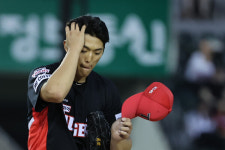 제구 흔들린 KIA 이의리, 5회 못 채우고 '강판'… '4이닝 2실점'