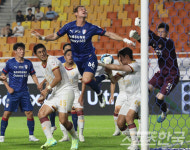 빗맞은 헤더슛, 골 문앞 공방전