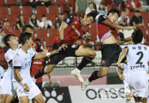 박호민과 김보용 사이에 끼인 헤더볼