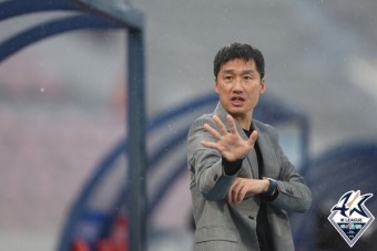 '광주 창단 첫 ACL' 이끈 이정효 감독, 4년 더 함께