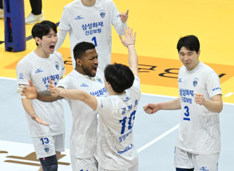 '요스바니 31득점' 삼성화재, KB손보 3-0 완파…'3연승+2위 도약'