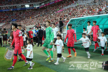 중국전 입장하는 남자 축구대표팀 선수