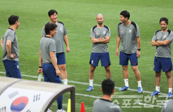 한국 축구 대표팀, 2026 북중미월드컵을 위한 코치진 개편 완료하여 더 강력한 경쟁력 구축 예상