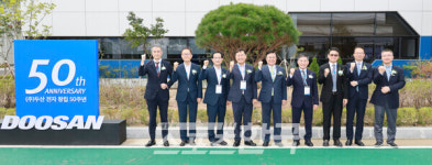 (주)두산, 전자사업 김제공장 준공...첨단 스마트 기기 부품 양산 본격