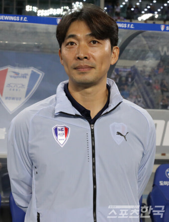 수원삼성 변성환 감독, 