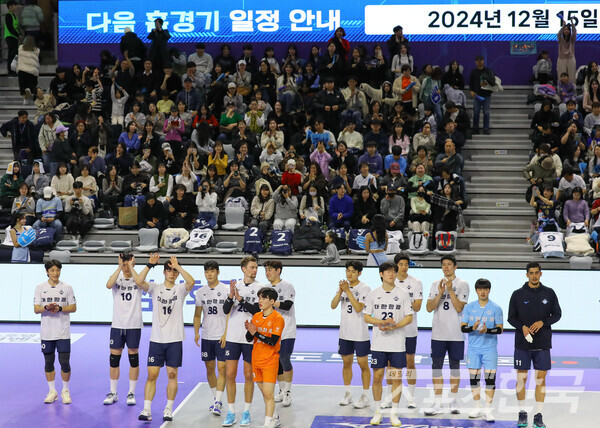 대한항공, 현대캐피탈의 정규리그 1위 확정 미루며 역전 승리 주목
