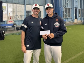 두산 베어스 잭 로그, MVP 상금 홍민규에게 선물…팀워크 강화