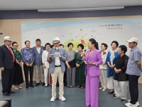 광주시북구노인 복지관 시니어 노래 자랑, 최고령자 90세 어르신 관객들 감동