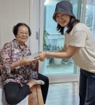 Y마트물류도매유통센터 김성진 회장, 북구노인종합복지관에 생수 후원…폭염 취약 어르신 건강 지킨다