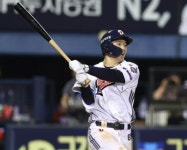 KIA, 9회 2사 끝내기 역전승 김선빈 '영웅'으로… 두산에 4-5 승리
