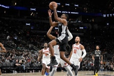 NBA 샌안토니오, 웸반야마 부상 딛고 뉴욕에 극적 역전승