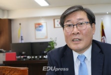 한철수 여의도초 교장, 교육은 동행, 지식보다 나눔·배려 가르쳐야죠