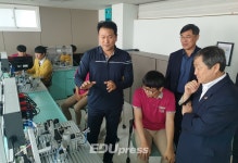 박백범 교육부차관, 인천 재능고 방문 .. 높은 취업률에 깜짝