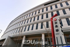 교원 상해-폭행죄 교육부장관에 보고 .. 학교보건교육에 마약 포함