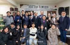 서울 화원중·신화중, 새해맞이 효 잔치 ..경로당 찾아 흥겨운 공연
