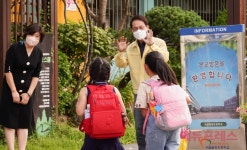 개학 첫날 .. 월정초 등교맞이 하는 조희연 교육감