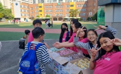 서울 원명초, 어린이날 기념 등굣길 마카롱 전달