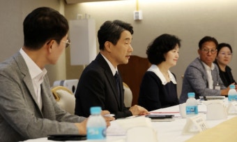 교장들 만난 이주호, AI교과서 활용 - 딥페이크 대응 협조 당부