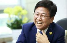 최교진 경쟁보다 공존, 기술보다 인간다움 가르치는 교육하겠다