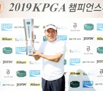 김종민, 프로 데뷔 29년만에 감격의 첫 우승 [KPGA]