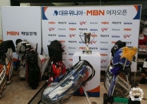 대기 중인 KLPGA 선수들의 골프백들 [대유위니아MBN 여자오픈]