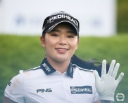 밝은 표정으로 인사하는 이다연 프로 [KLPGA 대유위니아·MBN 여자오픈]