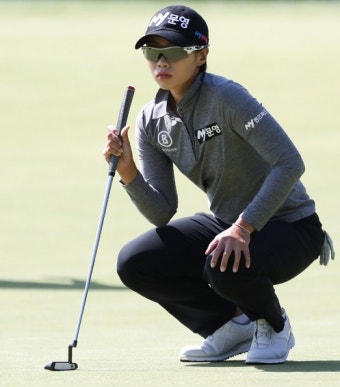'나 혼자 다른 세상' 안나린, 10타차 단독선두 [KLPGA 오텍캐리어 챔피언십]